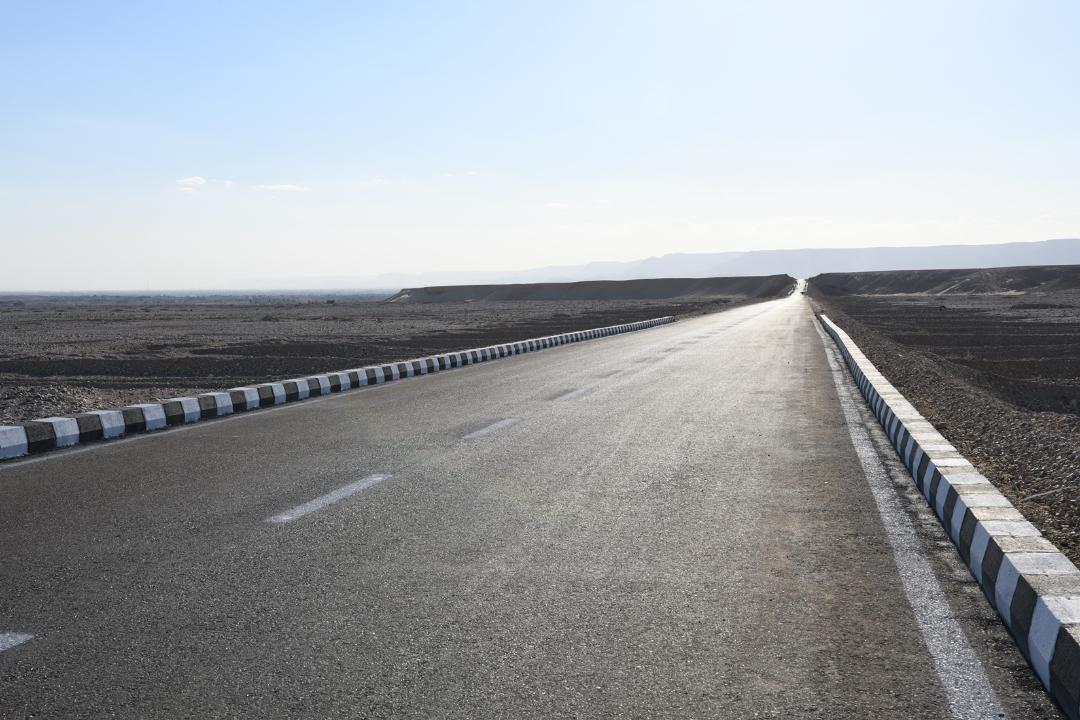 الإنتهاء من رصف طريق السكة الحجازية بقنا

