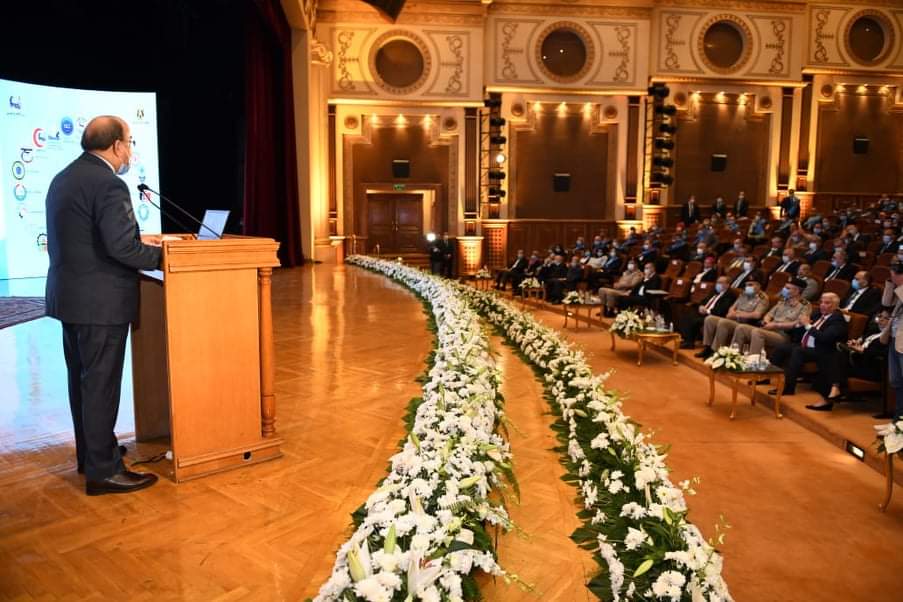 عبد المجيد يستعرض انجازات شركات الإنتاج الحربي في مجالات التصنيع المختلفة