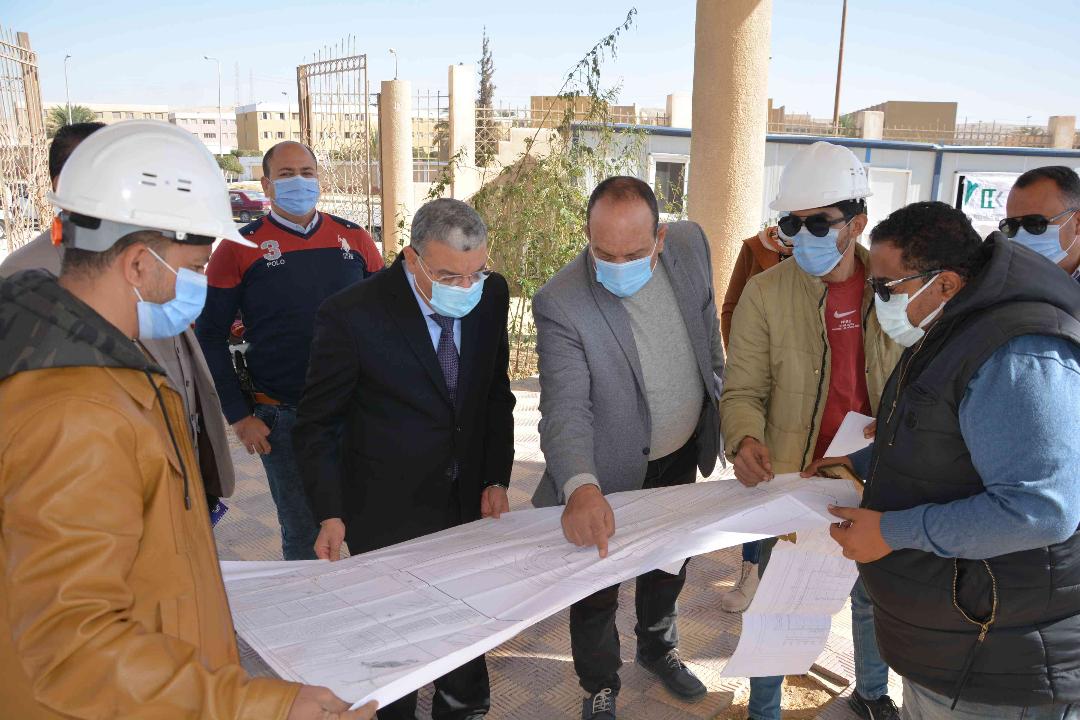 محافظ المنيا يتفقد أعمال إنشاء نادى متحدى  الإعاقة بمنطقة النوادي بمدينة المنيا الجديدة