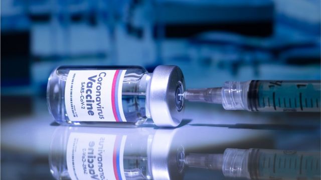 شحنة لقاح كورونا تخرج من مطار القاهرة وسط حراسة أمنية مشددة