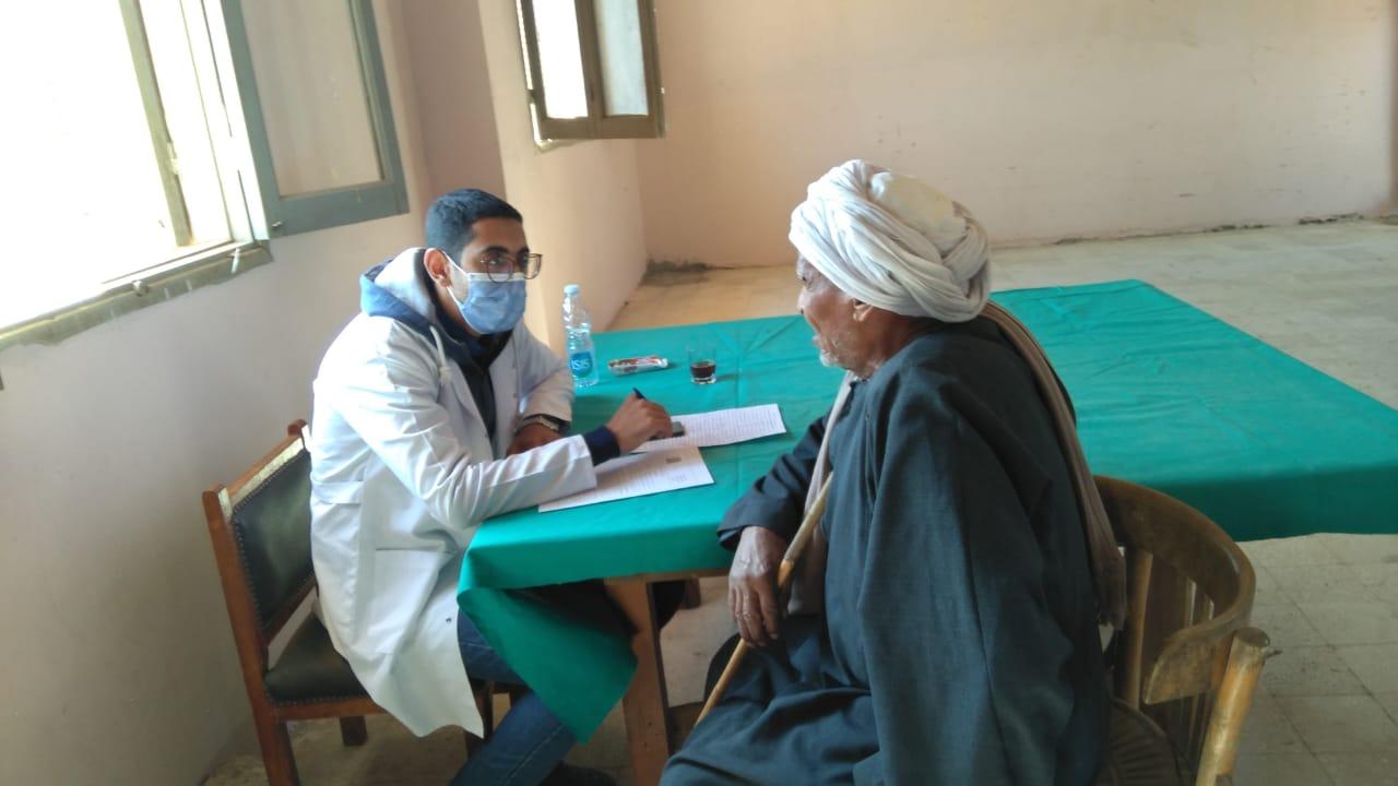 مناظرة 383 حالة بقافلة جنوب الوادى الطبية بقرية العركى محافظة قنا

