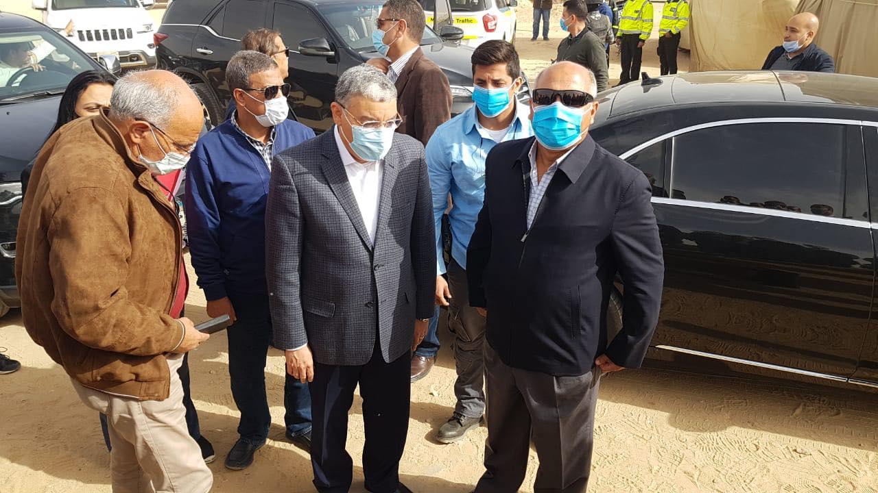 وزير النقل، يتابع عدد من المشروعات القومية بالمنيا