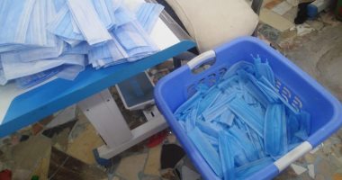 مباحث المصنفات تضبط مصنعا بالقليوبية ينتج كمامات غير مطابقة للمواصفات 
