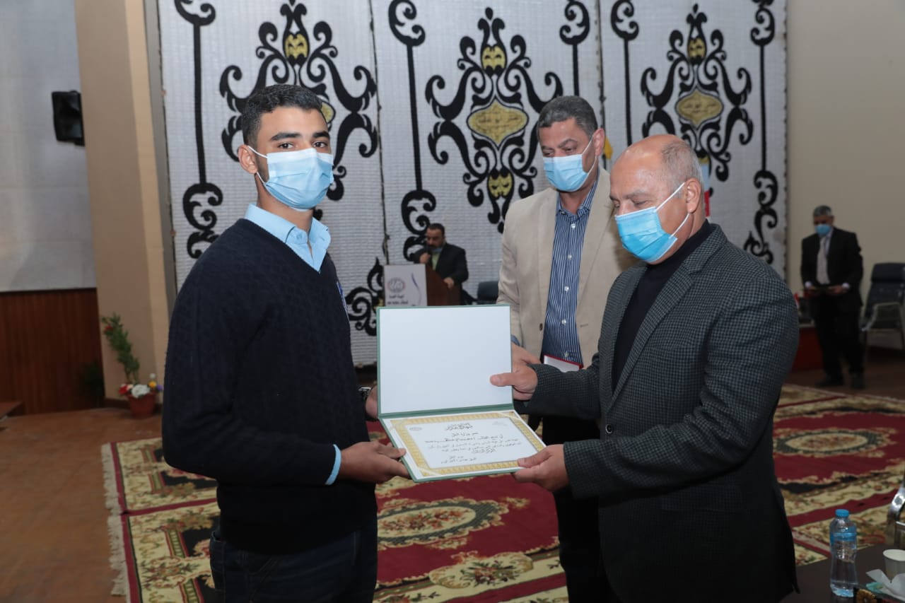 وزير النقل يكرم المتفوقين من طلبة المدرسة الثانوية الصناعية بوردان