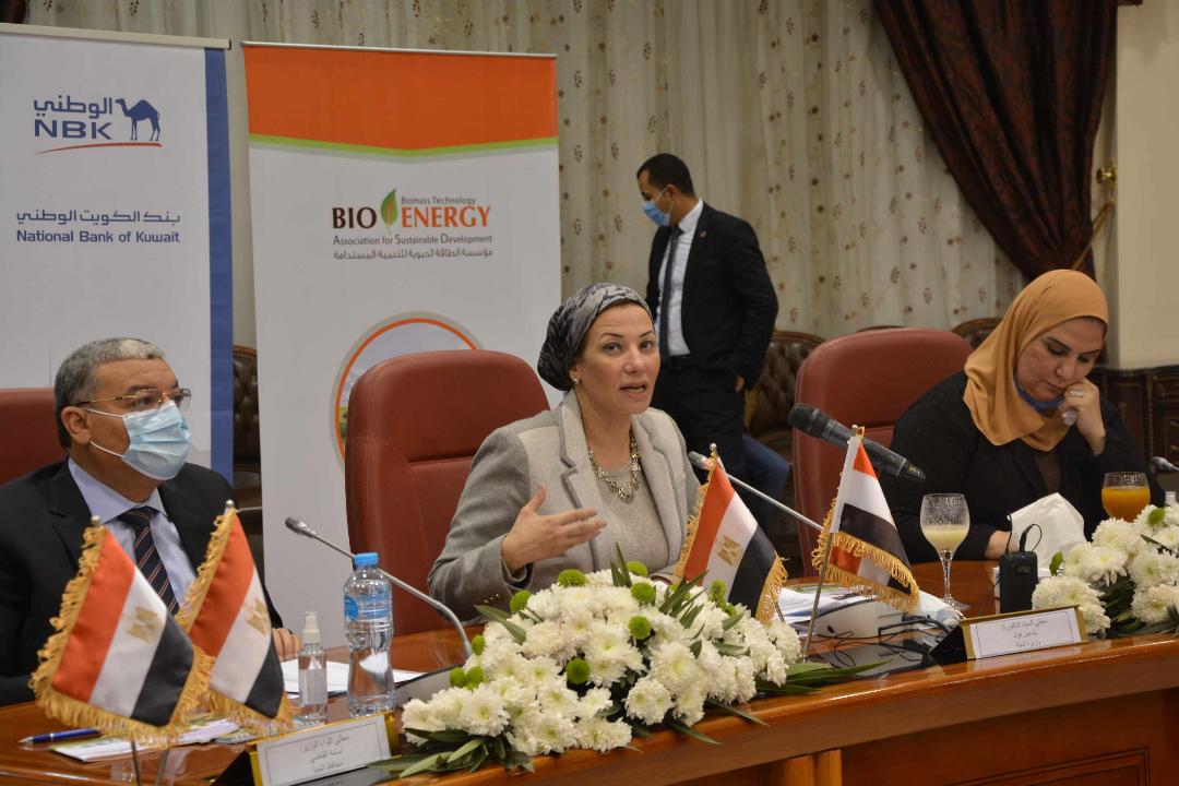 وزيرة البيئة من المنيا : نُدير منظومة المخلفات بفكر مختلف ومشروع البيوجاز يعيد استخدام الشيء دون هدر للموارد