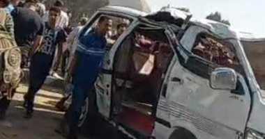 التحقيق فى مصرع فتاة وإصابة آخرى صدمهم ميكروباص بالساحل 
