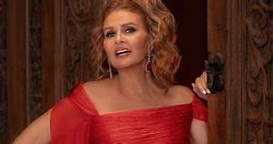 يسرا تتألق في جلسة تصوير بالأحمر على هامش مهرجان القاهرة السينمائى 