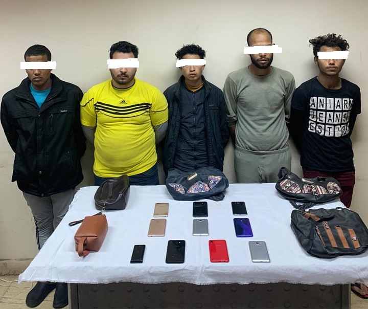 ضبط تشكيل عصابى تخصص فى خطف الهواتف المحمولة والحقائب من المواطنين بالمنيا