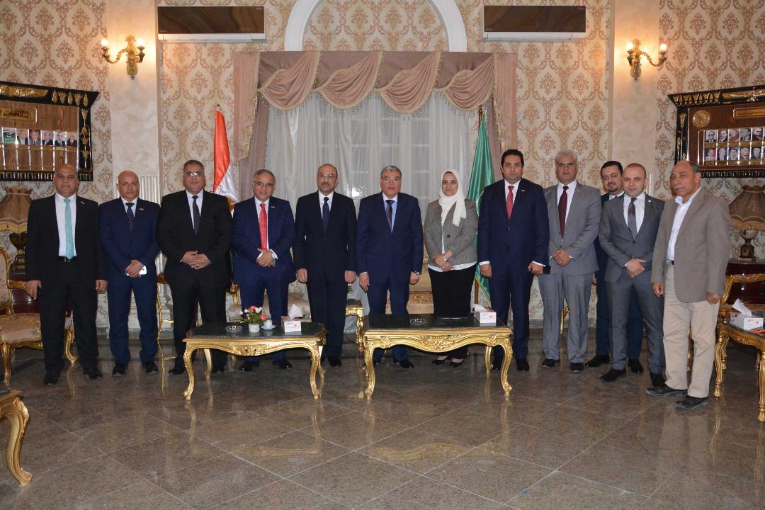 محافظ المنيا يوقع بروتوكول تعاون مع بنك التنمية الصناعية