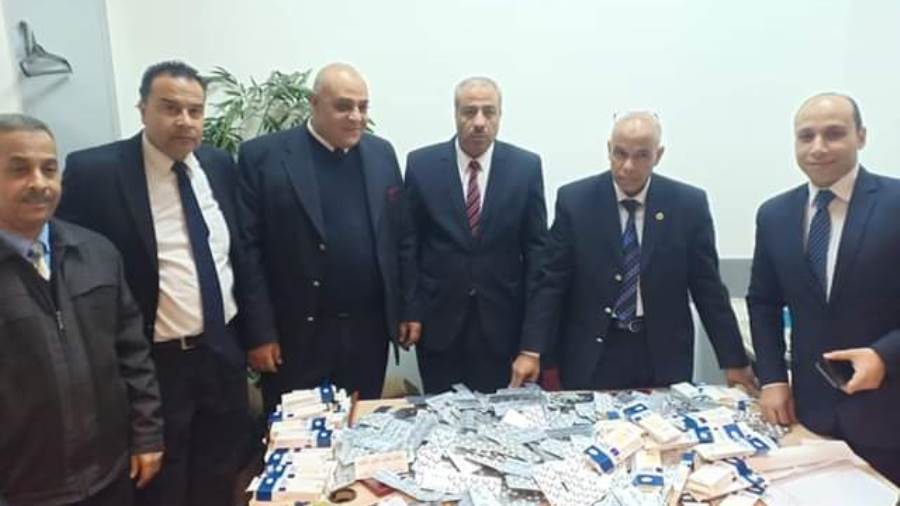 ضبط أدوية إجهاض حول جسد عامل في مطار القاهرة 
