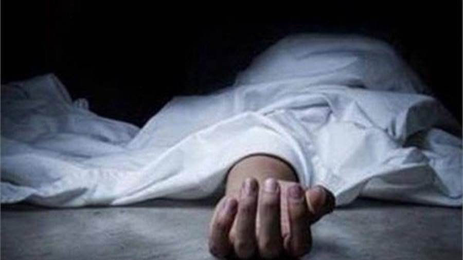 عاطلان يمزقان جسد شاب رفض توزيعهما المخدرات بأحد المقاهي ببنها 
