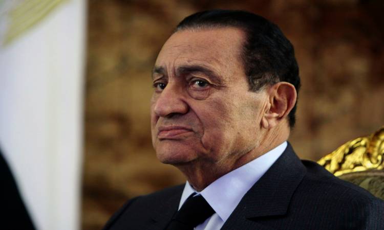 عاجل .. تشييع جثمان الرئيس الأسبق حسنى مبارك فى جنازة عسكرية
