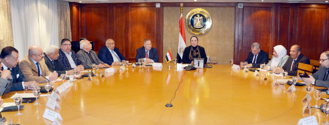 وزيرة التجارة: السيسي يولي أهمية كبيرة لملف تشغيل المصانع المتعثرة