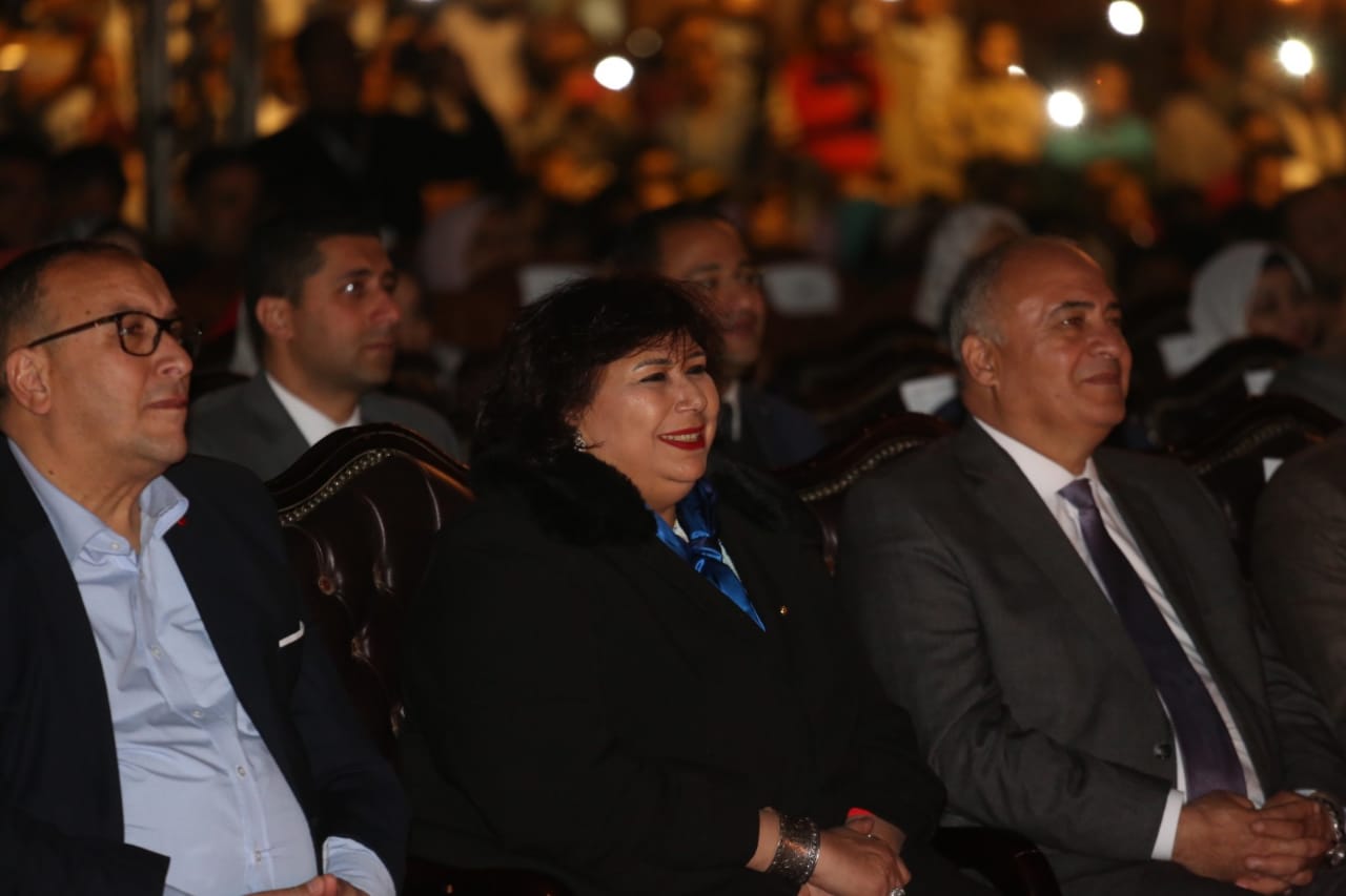 جمهور الصعيد يقبل على مهرجان دندرة الأول بالآلاف 
