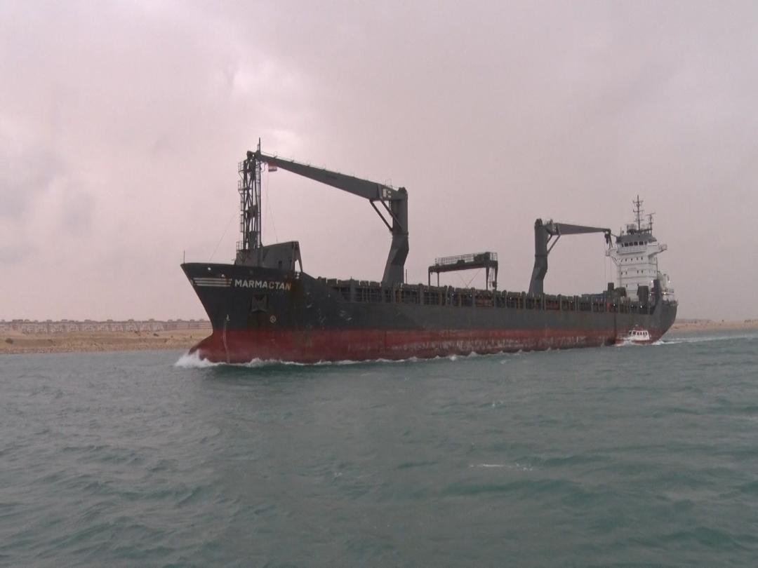 ربيع: الملاحة بالقناة منتظمة وبعبور 22 سفينة بحمولات مليون طن