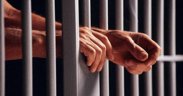 اكثر من ١٠٠ شخصية عامة يطالبون بإطلاق سراح السجناء السياسيين خوفا من 