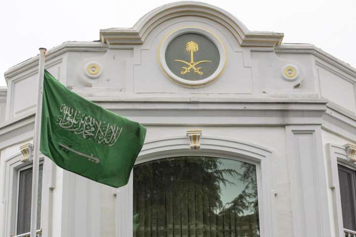 السفارة السعودية بالقاهرة تدعو مواطنيها للالتزام بالإجراءات الوقائية 