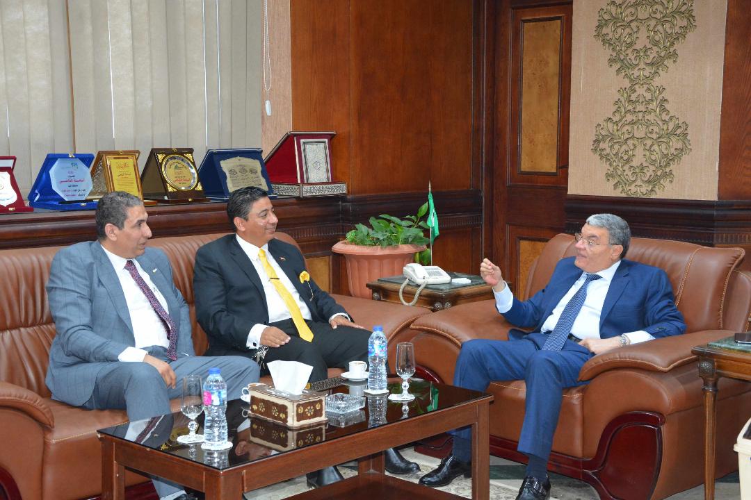 محافظ المنيا يبحث مع وفد بنك مصر تمويل المشروعات الصغيرة ضمن عدد من الخدمات