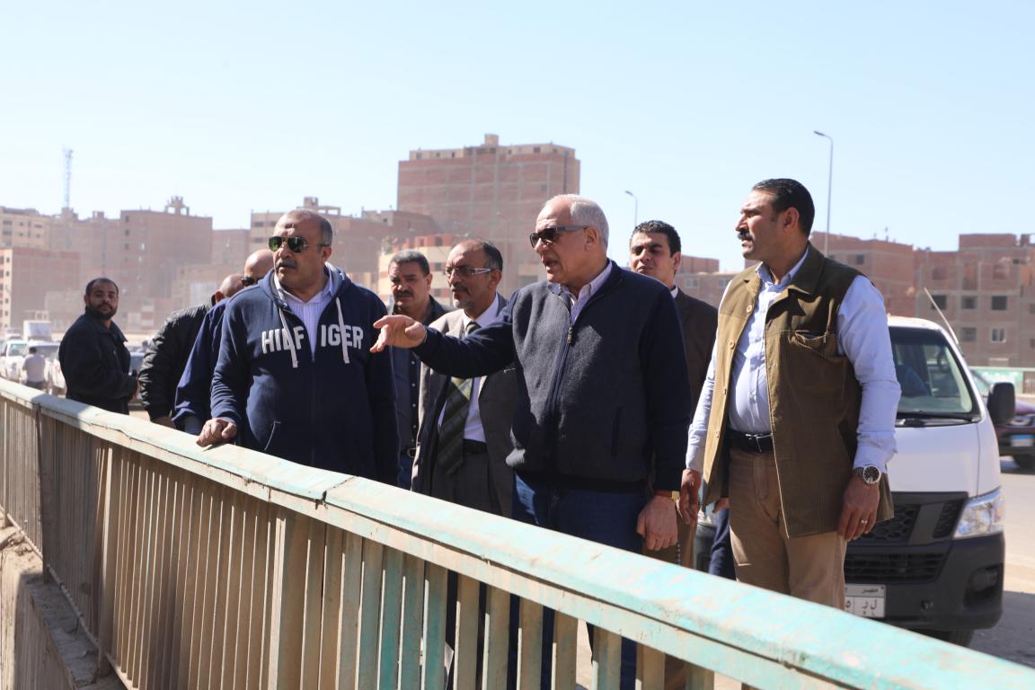 محافظة الجيزة: غرامة 200 جنية لإلقاء المخلفات بالشارع والطريق الدائرى