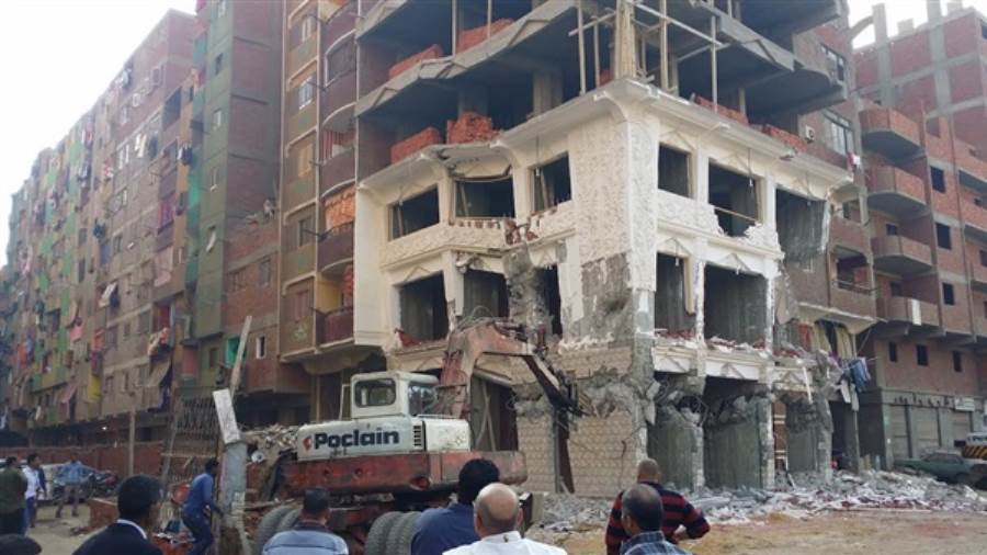 
 مرافق الجيزة: تزيل عقارًا مخالفًا بالعمرانية وتتحفظ على 72 كرسيًا 