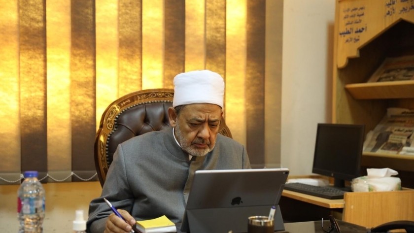 
شيخ الأزهر: أثق في وعي وحرص الشعب المصري لعبور أزمة «كورونا» في سلام

