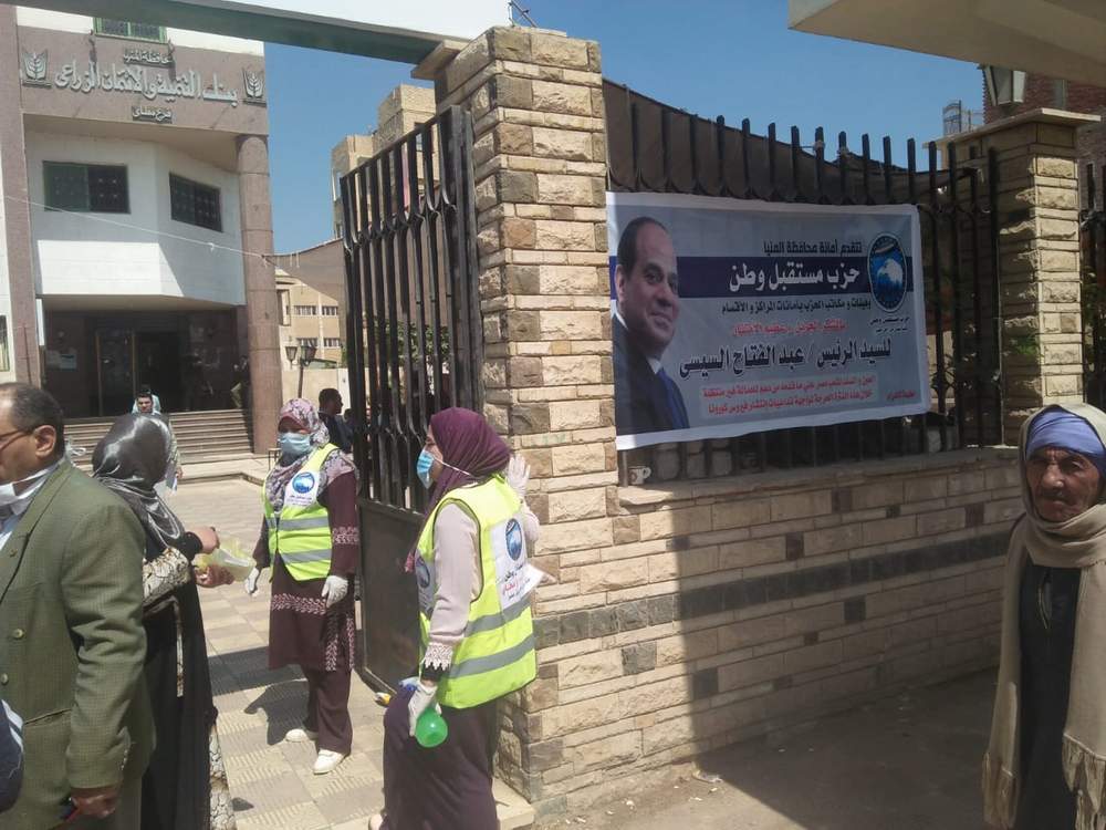  لليوم الثالث..مستقبل وطن يواصل تنظيم سير عملية صرف منح العمالة غير المنتظمة بالمنيا 