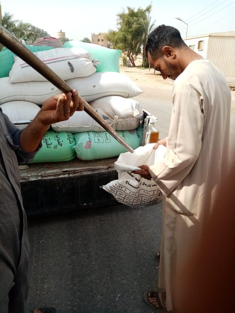 محافظ قنا :
بدء موسم توريد القمح المحلي بالمحافظة