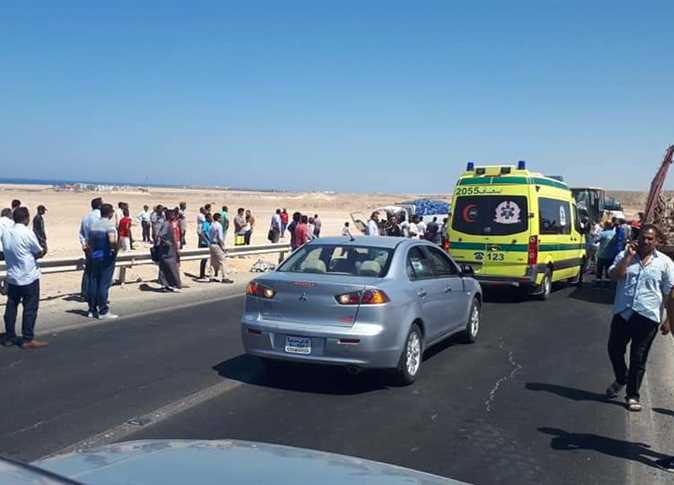 إصابة شخصين نتيجة تصادم سيارة و«تروسيكل» في البحيرة