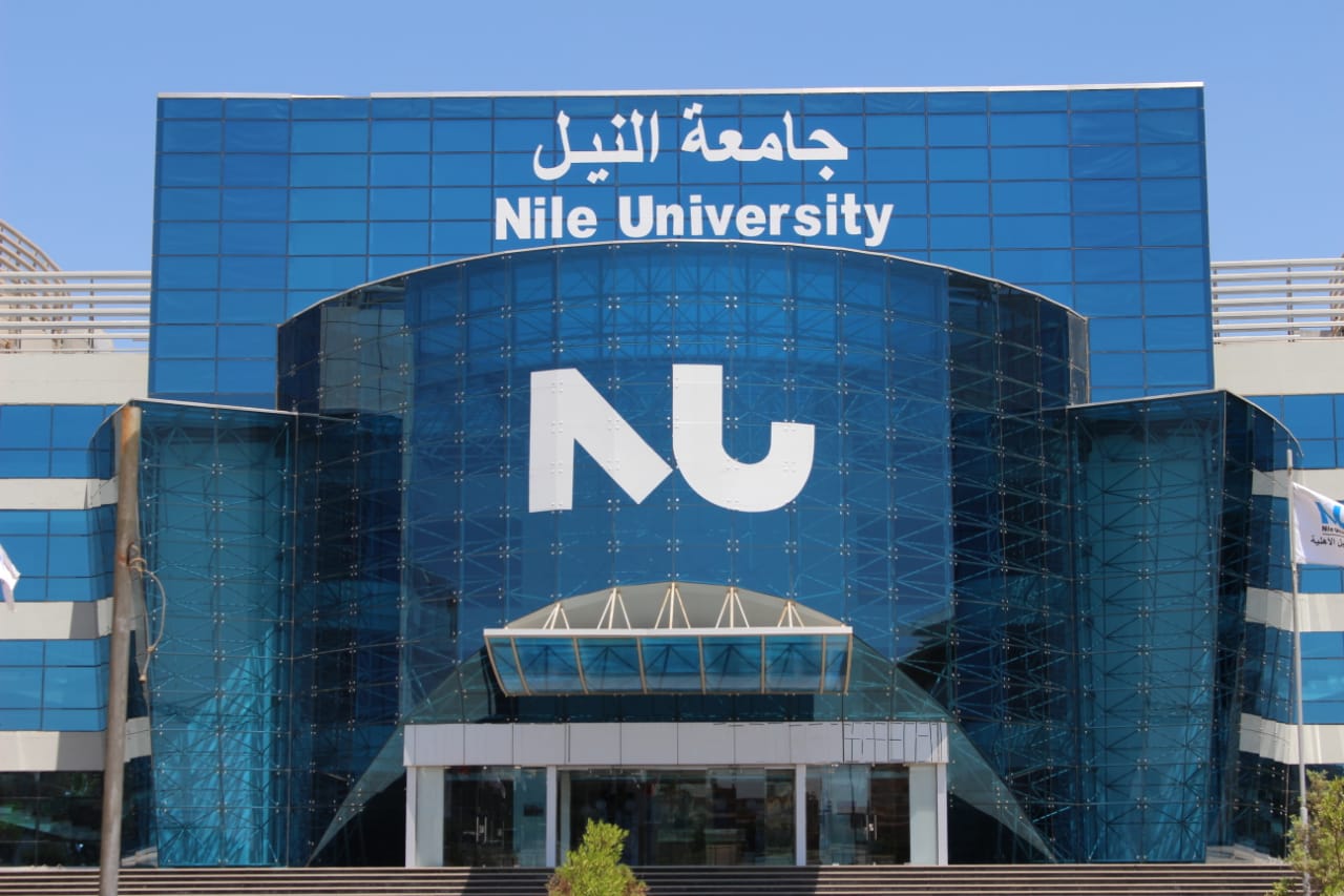 جامعة النيل تستضيف المدير التنفيذي للبنك الأهلي المتحد  بالبحرين لمناقشة تداعيات جائحة 