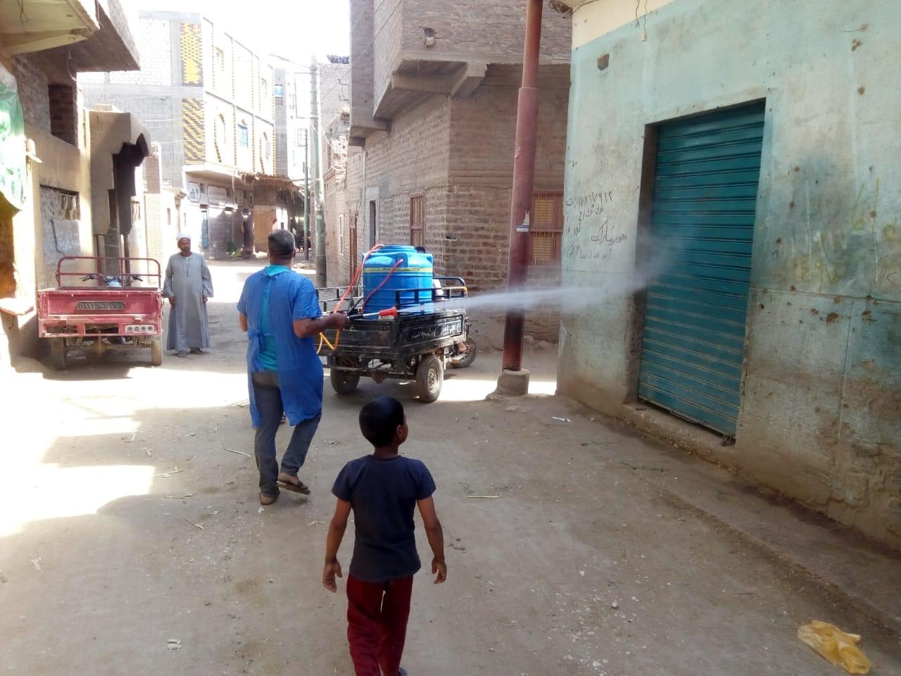 تطهير ٢٢١٥ منشأه و ٢١٦ شارع و ٣١ موقف أجرة و ٤ مواقع للعمل بمدن محافظة قنا