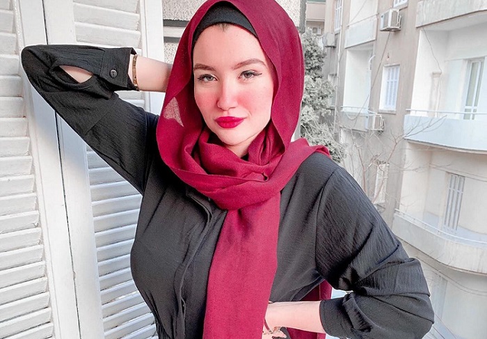 على هامش قضية حنين حسام .. لماذا تنتشر ظاهرة اليوتيوبر والتيك توك في مصر؟

