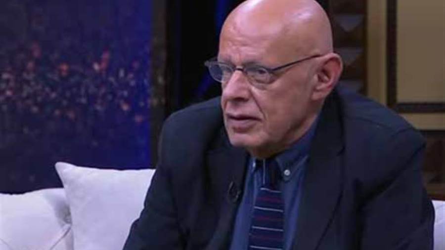 احد جيران زكي فطين عبد الوهاب ينقذه بعد الاعياء الشديد
