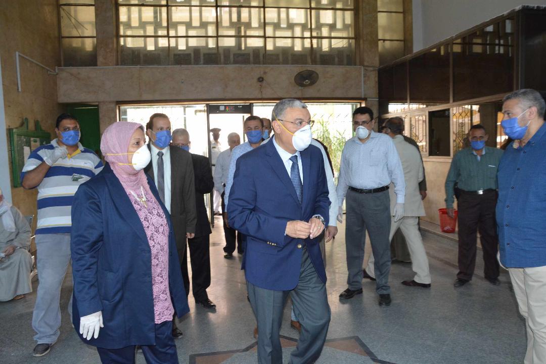 محافظ المنيا يتفقد منافذ صرف المرحلة الثانية من منحة العمالة الغير منتظمة