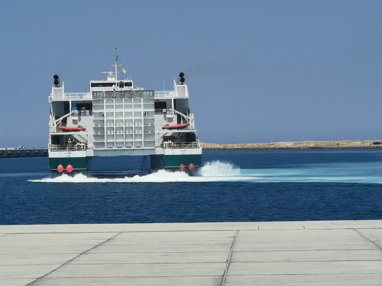 الوزير: عودة المصريين العالقين بميناء ضبا السعودي ورفع درجة الاستعداد لاستقبالهم في سفاجا