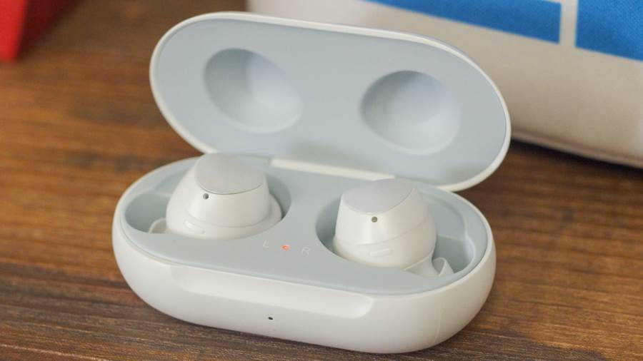سامسونج تضيف ميزات اتصال جديدة إلى Galaxy Buds.. تعرف عليها 
