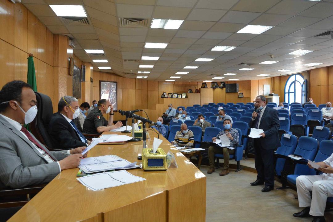 تعقيم 1881 مبنى ومنشاة تعليمية استعدادا لامتحانات الثانوية العامة والدبلومات بالمنيا