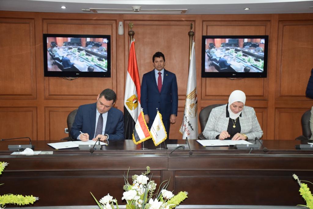 برلماني يوقع بروتوكول تعاون مع 