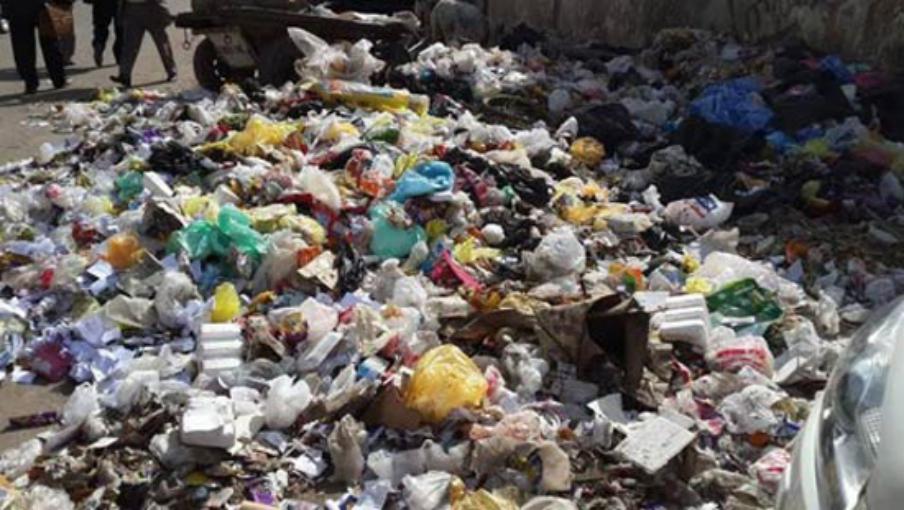 رغم تحذير وزير التنمية المحلية.. هذه أهم مناطق تراكمات القمامة فى قنا 