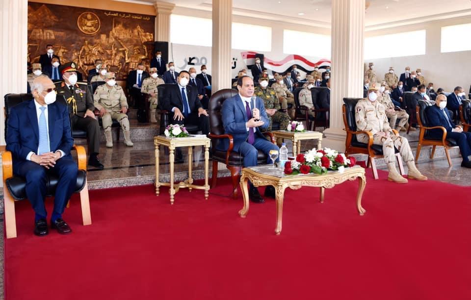 رئيس الأركان يستعرض الإجراءات التي اتخذتها القوات المسلحة لمواجهة انتشار فيروس كورونا