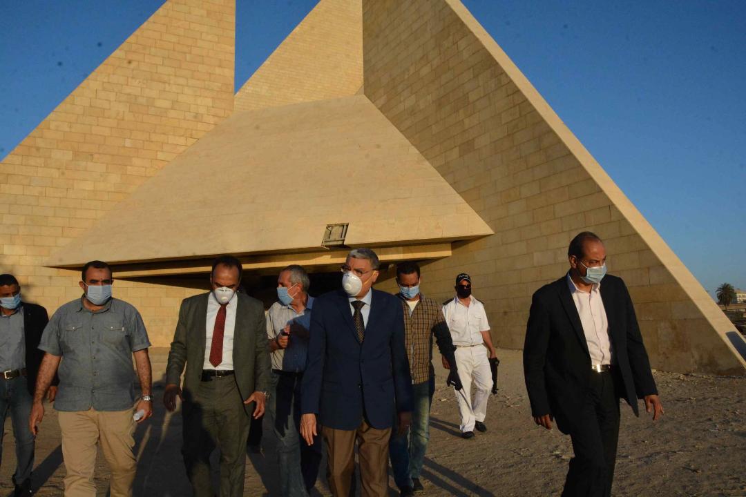 محافظ المنيا يتفقد مشروع إنشاء المتحف الآتوني