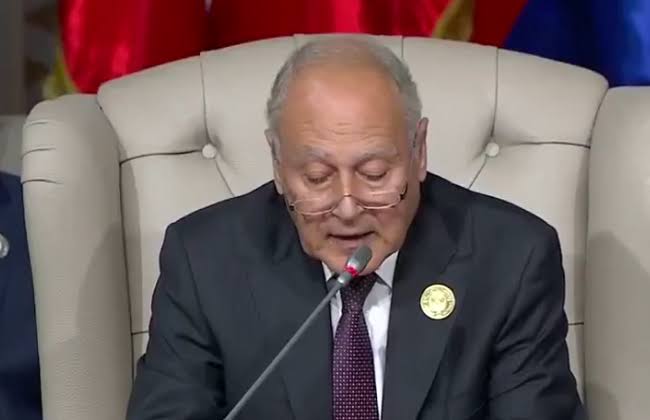 أبو الغيط يؤكد لرئيس الوزراء العراقي دعم الجامعة العربية للعراق وشعبه
