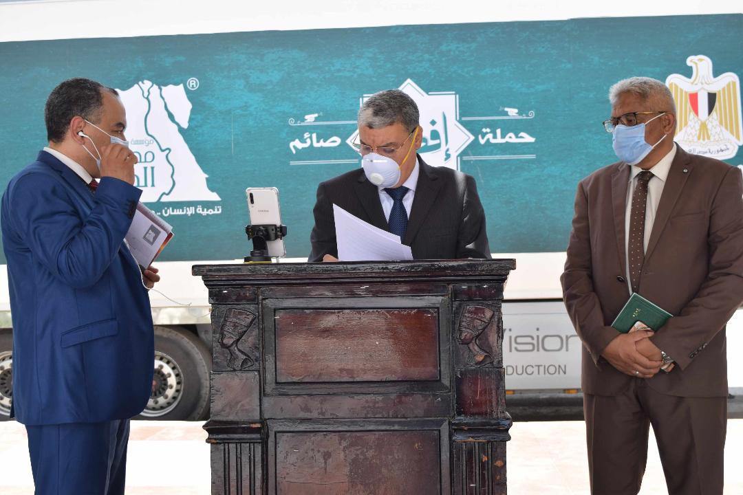 محافظ المنيا يشهد انطلاق قافلة 