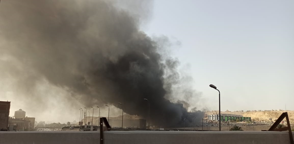 حريق هائل فى مبنى تجارى على الطريق الدائرى بالمعادى
