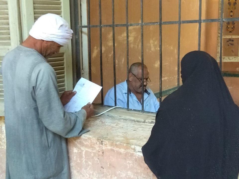 انتظام صرف المعاشات بمراكز محافظة المنيا وتنفيذ حملات للرش والتطهير 