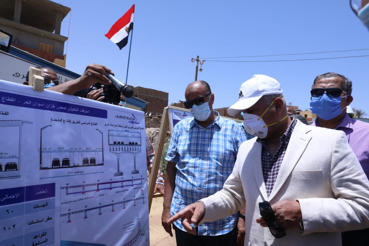 الوزير: 5.3 مليار جنيه تكلفة أعمال تنفيذ 4 محاور على النيل بمحافظتي أسوان وقنا 