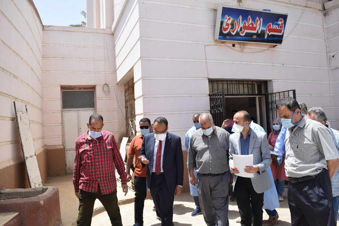 نائب محافظ المنيا يتابع الخدمة الطبية بمستشفيات مغاغة ويحٌيل طبيبة للتحقيق لرفضها العمل