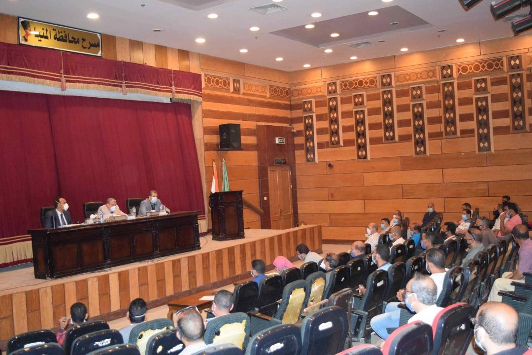 لرصد مخالفات البناء والتعديات محافظ المنيا يبحث المنظومة الإلكترونية لوحدة المتغيرات المكانية 