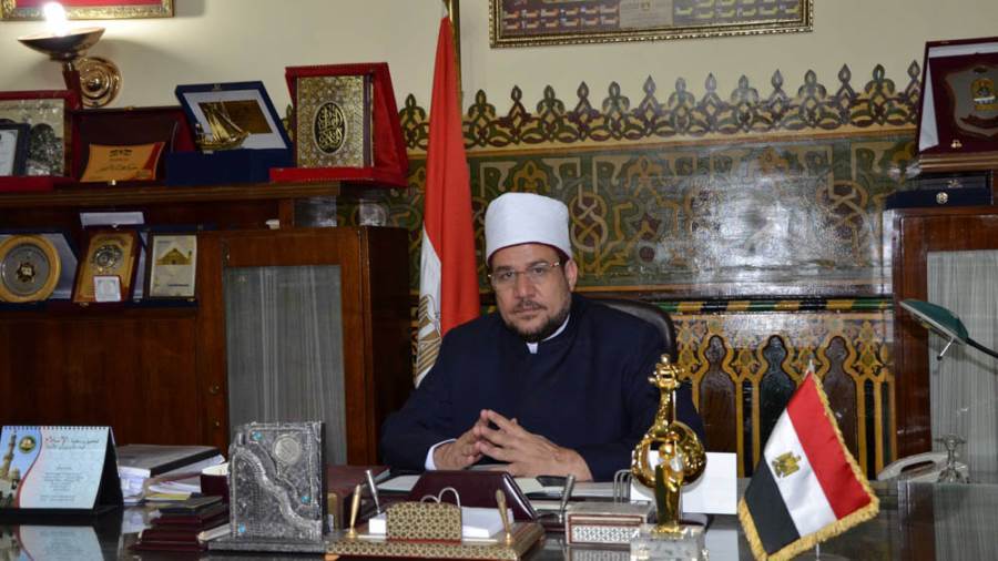 بسبب مواقع التواصل.. الأوقاف تلغي ترخيص خطابة إمام مسجد بالغردقة وتمنعه من صعود المنبر 