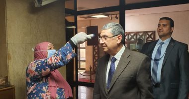وزير الكهرباء: لن نسمح بدخول أى شخص ديوان الوزارة بدون كمامة 
