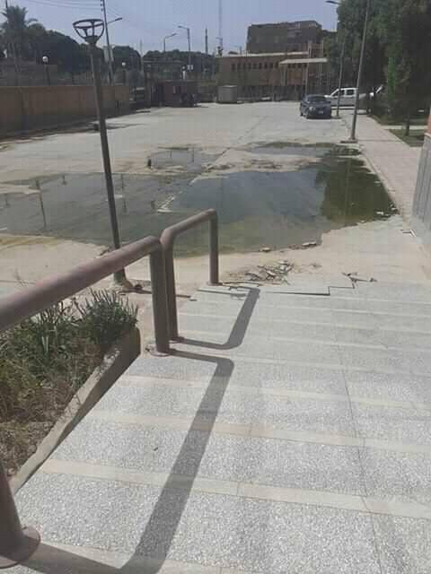ابتسم انت فى قنا ,
بالصور , مياه الصرف الصحى تغزو اهم مستشفى فى قنا والمرشحه الاولى من وزيرة الصحه لتلقى حالات 